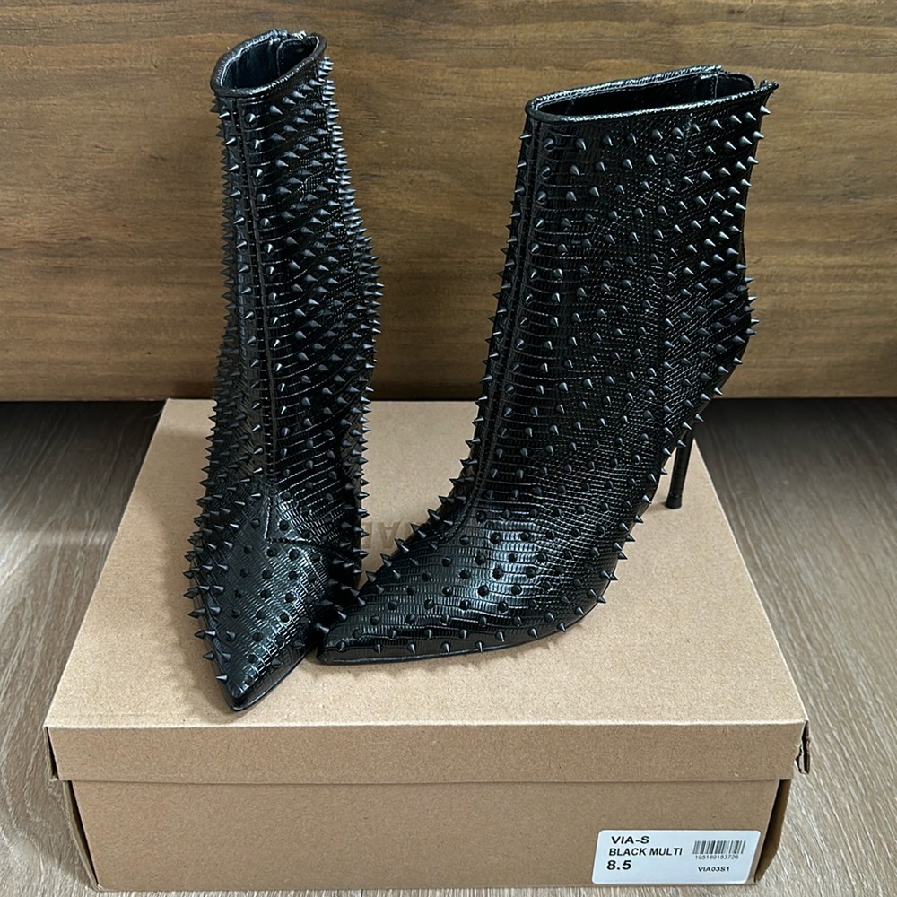 Spikey Steve Madden booties